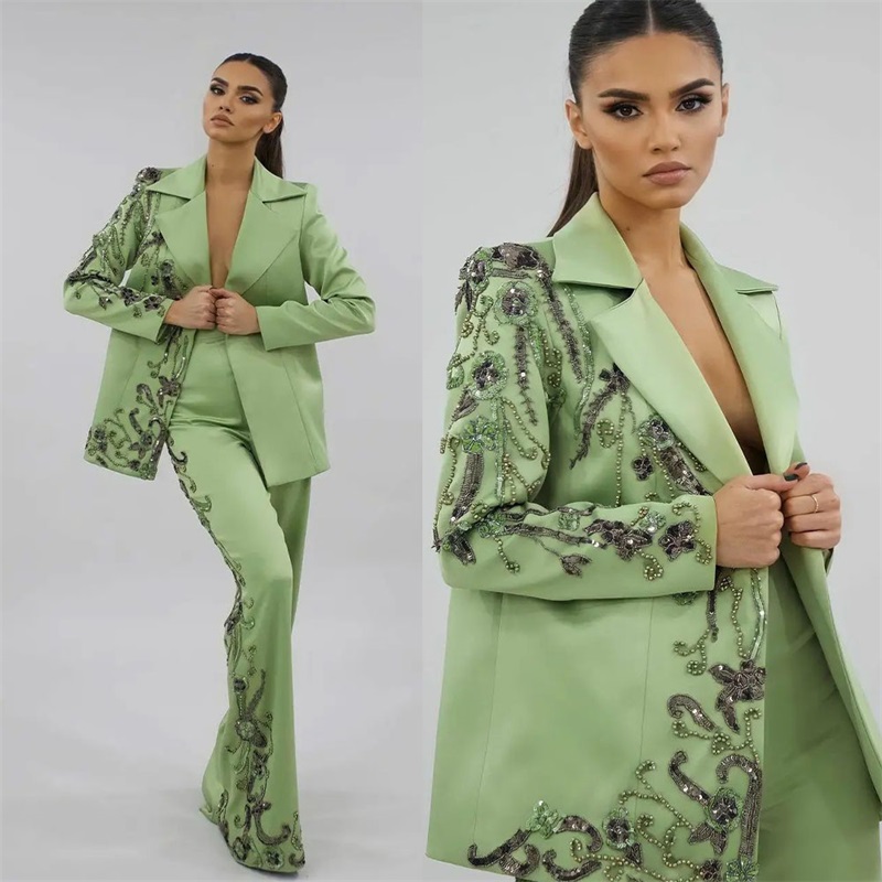 Women Formal Wear Designers - Abiti da donna in raso verde