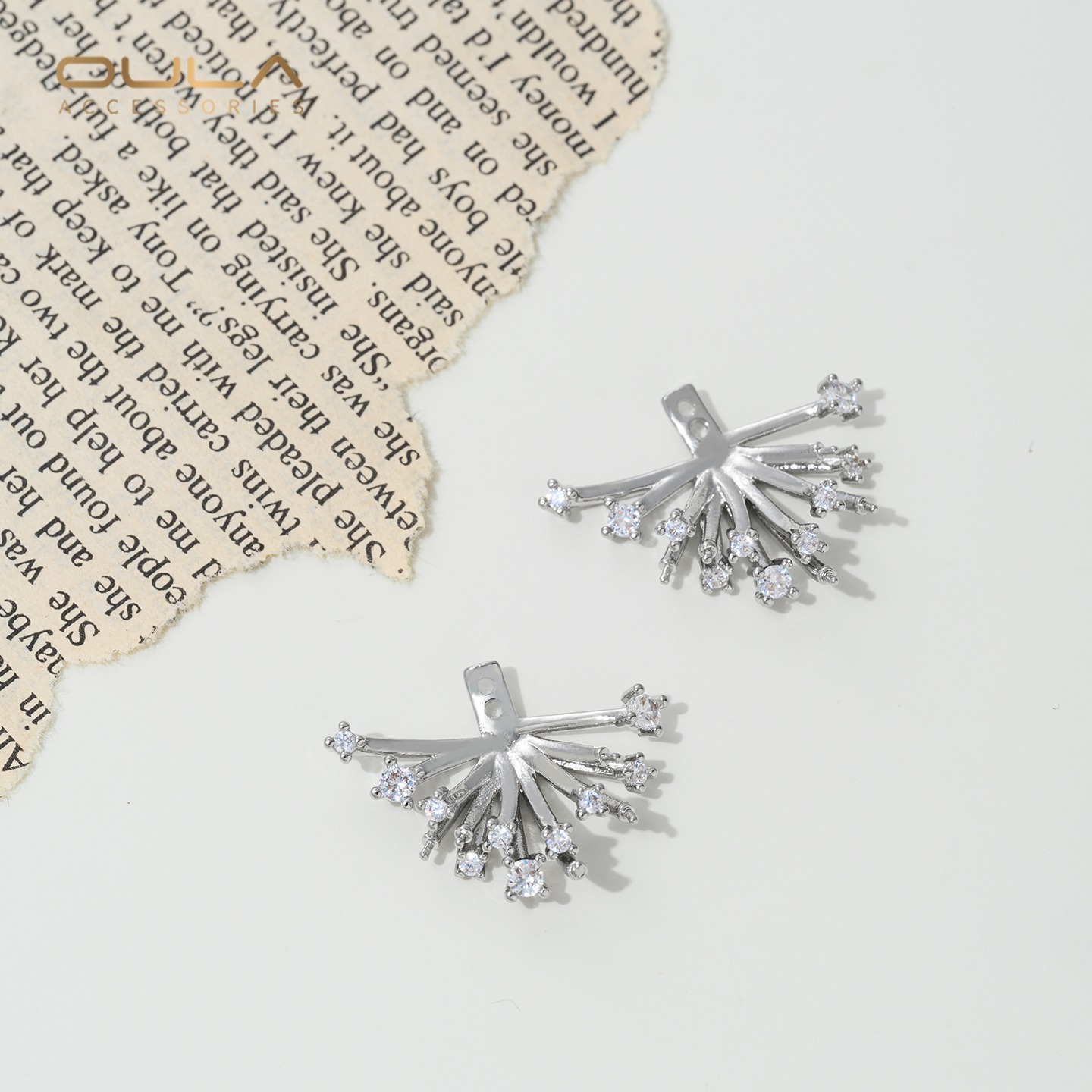 Orecchini a Perno con Zirconi  - Pearl Earring Stud recensione e prezzo